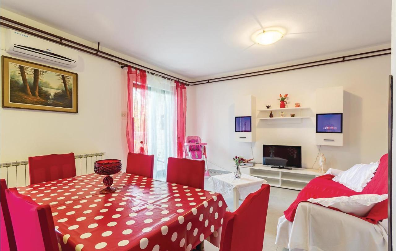 3 Bedroom Beautiful Apartment In Медулин Екстериор снимка