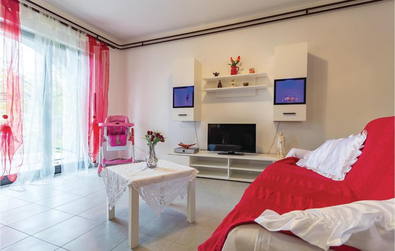 3 Bedroom Beautiful Apartment In Медулин Екстериор снимка