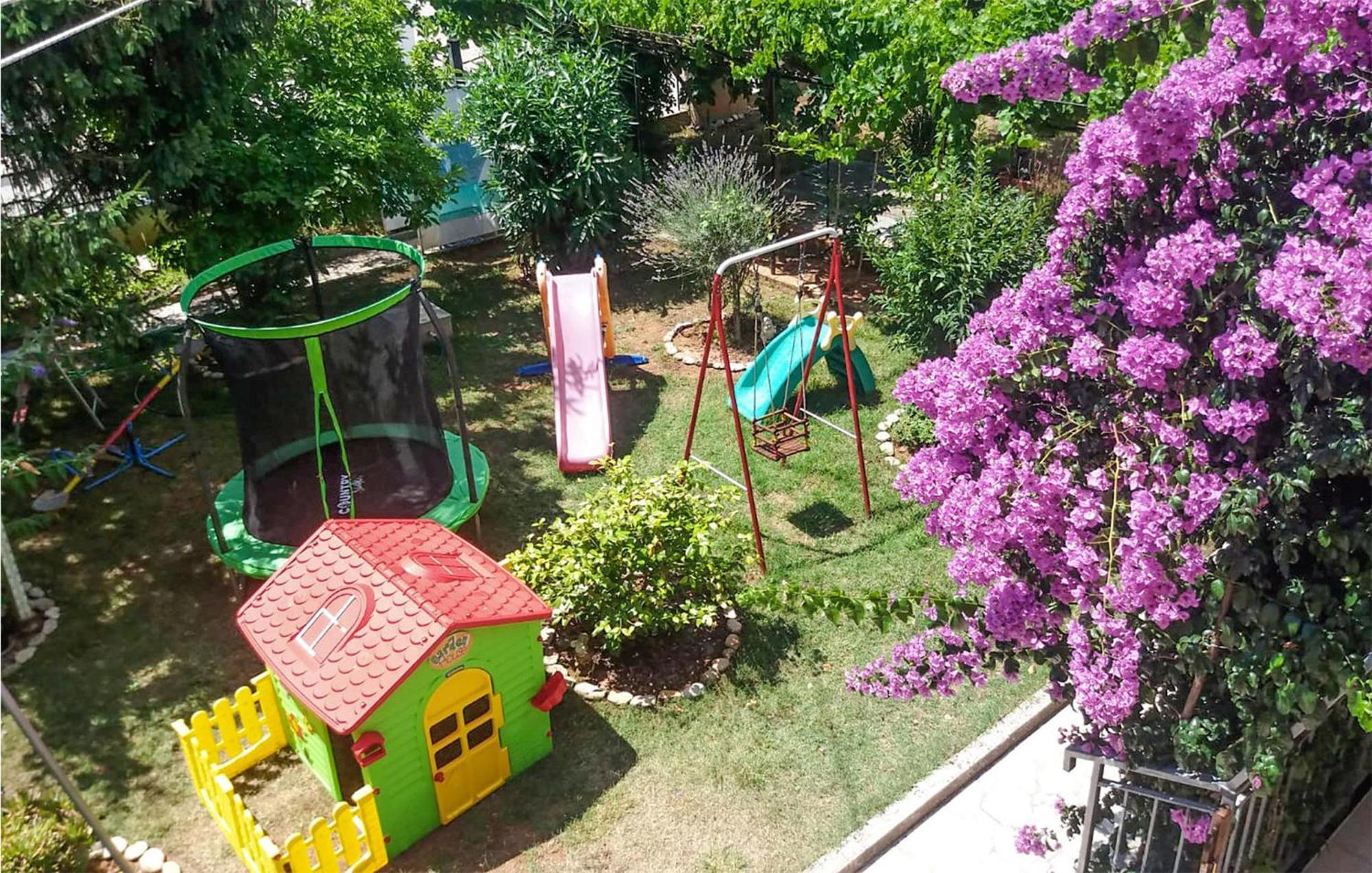 3 Bedroom Beautiful Apartment In Медулин Екстериор снимка